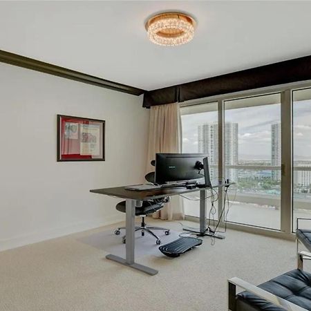 Stunning Four Bedroom Fully Professionally Remodeled Apartment Las Vegas Eksteriør billede