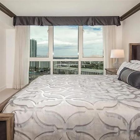 Stunning Four Bedroom Fully Professionally Remodeled Apartment Las Vegas Eksteriør billede