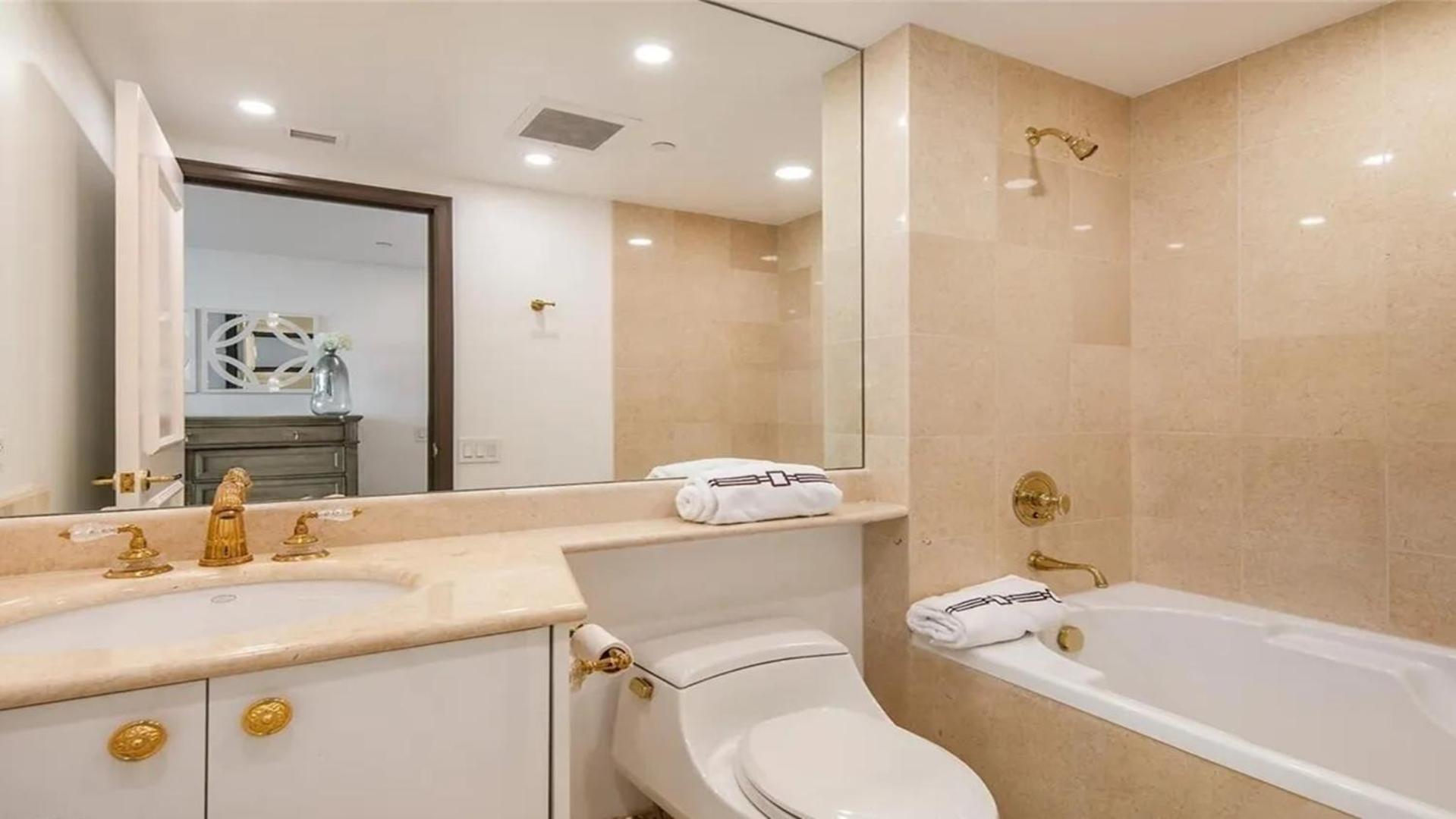 Stunning Four Bedroom Fully Professionally Remodeled Apartment Las Vegas Eksteriør billede