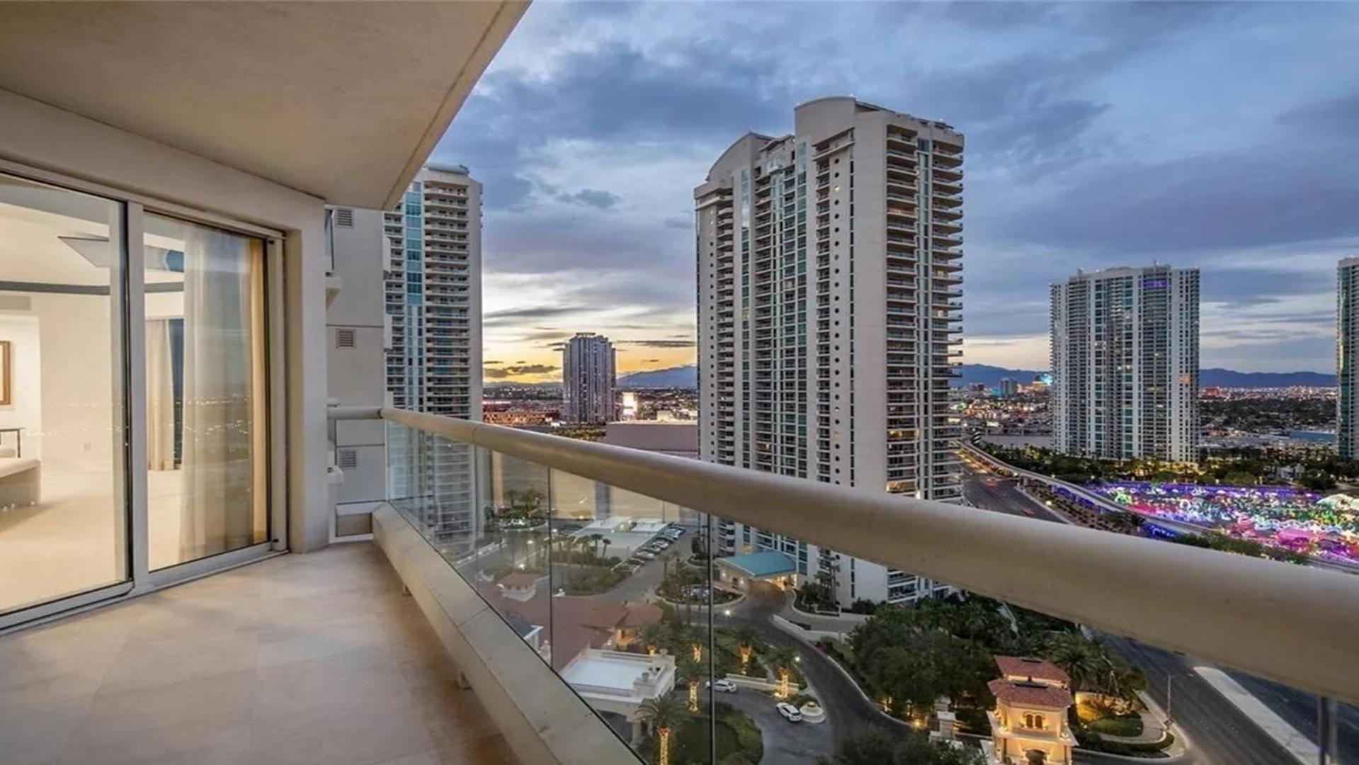 Stunning Four Bedroom Fully Professionally Remodeled Apartment Las Vegas Eksteriør billede